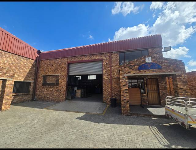 550M² WAREHOUSE TO LET IN ANDERBOLT